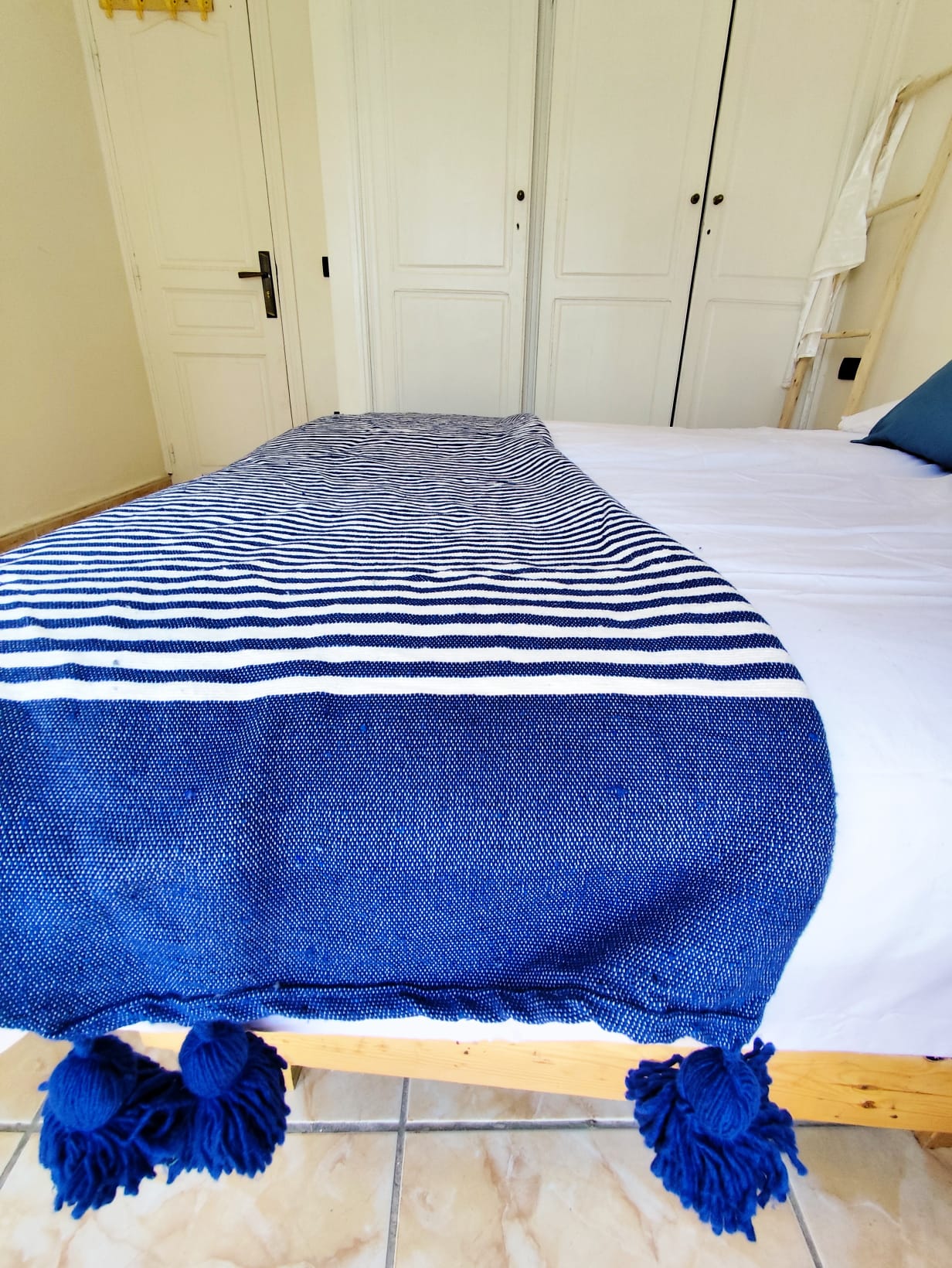 Blue and white striped pom pom blanket Onest Store