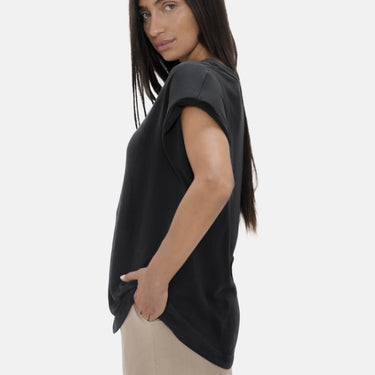 Muscat padded shoulder t-shirt in black sand