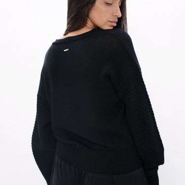 Nagano - V Collar Sweater - Black