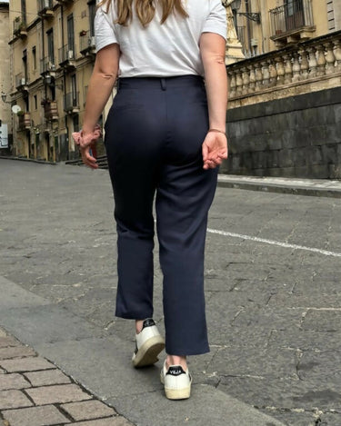 pantalon bleu dos
