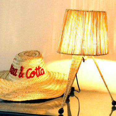 Raffia table lamp